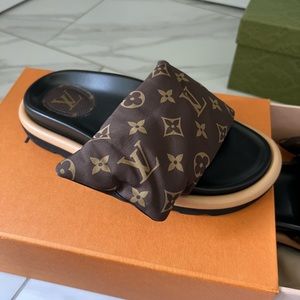 Louis Vuitton pool pillow comfort mule in 37